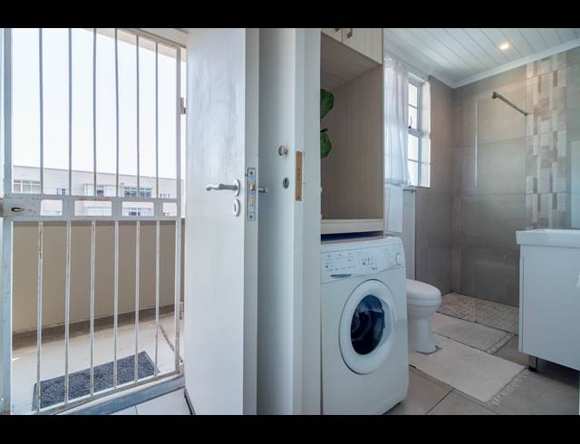 1 bed property to rent in CAPE TOWN CITY CENTRE